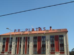 a building that has a clock on the side of it at Pensión Residencial Platas in O Pedrouzo