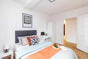 Posteľ alebo postele v izbe v ubytovaní ROOM Bohaterów Września