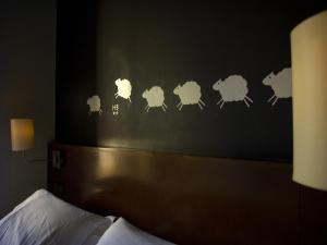 Postel nebo postele na pokoji v ubytování Hostal Badaloní