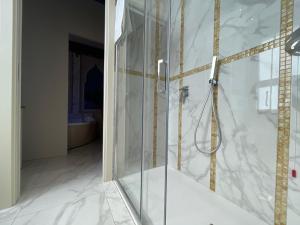 A bathroom at Suite Dreams Montecatini