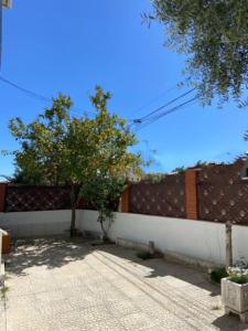 Fotografia z galérie ubytovania Villa Limonero - Bajos con encanto en Cunit v destinácii Cunit