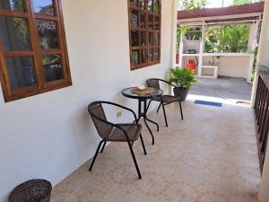 Posezení v ubytování Palmera Palma Private 1-BR Bungalow in Moalboal + 24 fotografií