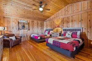 a bedroom with two beds and a ceiling fan at Trapper's Rendezvous in Williams