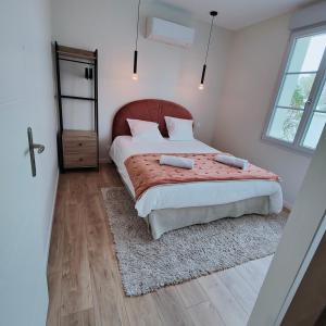 Łóżko lub łóżka w pokoju w obiekcie DOMAINE SAINT LOUP - 10min BEAUNE