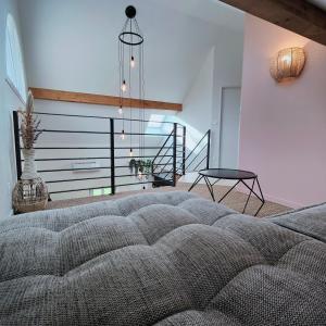 Łóżko lub łóżka w pokoju w obiekcie DOMAINE SAINT LOUP - 10min BEAUNE