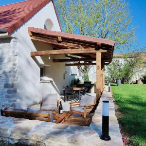 Ogród w obiekcie DOMAINE SAINT LOUP - 10min BEAUNE