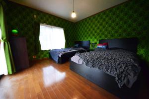 Postel nebo postele na pokoji v ubytování 無料ドッグラン attic private villa 伊豆大川