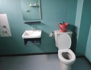 Ένα μπάνιο στο Ilham Homestay