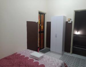 Ένα ή περισσότερα κρεβάτια σε δωμάτιο στο Ilham Homestay