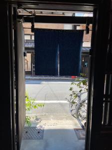 a view of a street from a window at 六根ゲストハウス Rokkon guest house in Kyoto