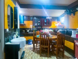 a kitchen with a table and chairs in it at Hostel Banamphur - Sleep like a baby in Na Jomtien