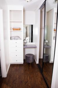 een kleedkamer met witte kasten en een spiegel bij Homey Oasis within minutes of San Diego adventures in San Diego