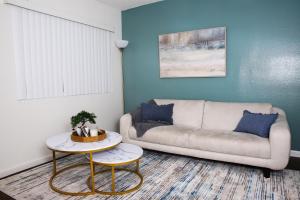 聖地牙哥的住宿－Homey Oasis within minutes of San Diego adventures，相簿中的一張相片 +11 張相片