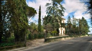 a house on the side of a road with a fence at Villa Bartolini Bevagna in Bevagna