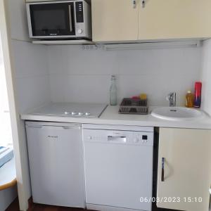 a kitchen with a microwave and a sink at Studio 4P Vue Mer Calme Cap Esterel in Saint-Raphaël