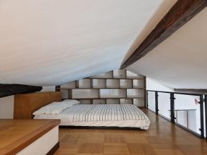 a bedroom with a large bed in a attic at Blue Windows in Camogli +1 photo
