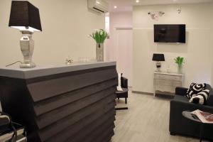 A television and/or entertainment centre at Gregori Guest House