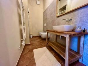 a bathroom with two sinks and two toilets at Sangi Chianti Vacations in Poggibonsi