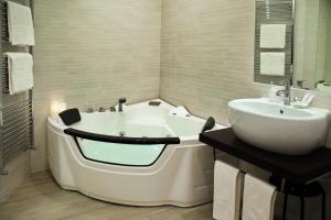 A bathroom at Gregori Guest House