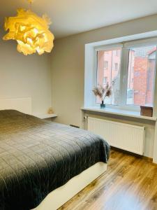 Katil atau katil-katil dalam bilik di Celtnieku street apartment