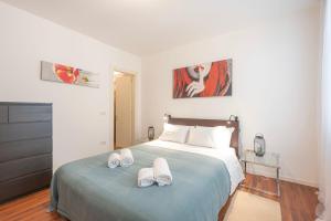 a bedroom with a bed with two pairs of slippers at Ca d'Oro Central Suite in Venice