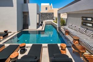 Bazén v ubytování Uma Ray Suites nebo v jeho okolí