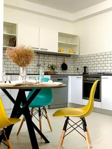 A kitchen or kitchenette at • Spacious Apartment in Trendy Akko/Acre •