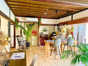 a kitchen with chairs and a table in a room at 一棟貸し切り バリの雰囲気を楽しめる古民家vintagehouse1925Bali in Nagano