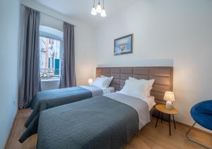 Tempat tidur dalam kamar di Main Square View