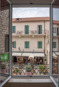 Balkon atau teras di Main Square View