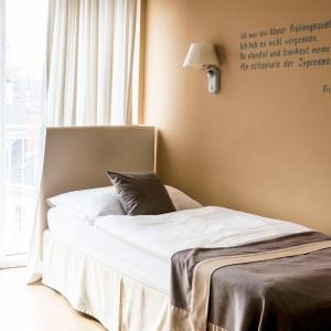 Łóżko lub łóżka w pokoju w obiekcie Hotel Villa Rückert