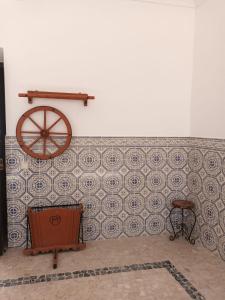 a tiled wall with a table and a stool at Casa Morais Pinto in Reguengos de Monsaraz