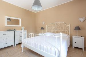 Letto o letti in una camera di Villa Santoro al Paradiso Verde, Villa intera con Piscina