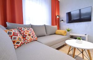 Ein Sitzbereich in der Unterkunft Sun Towers - Apartamenty Bryza - Apartamenty z parkingiem