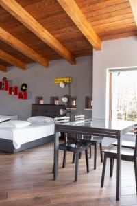 Letto o letti in una camera di Villa Santoro al Paradiso Verde, Villa intera con Piscina