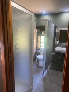 Kúpeľňa v ubytovaní Albergue de Arrojo