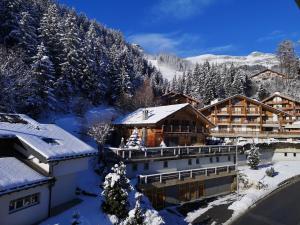 a resort in the mountains covered in snow at Appartement proche remontées refait à neuf in Crans-Montana