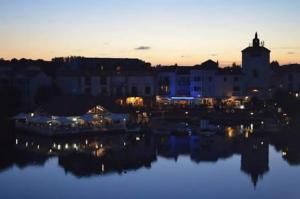 Widok na miasto Talmont-sur-Gironde z tego domu wakacyjnego