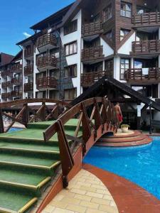 Kolam renang di atau dekat dengan Lovely private apartment in Belelvedre