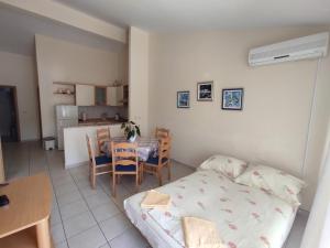 a living room with a couch and a table with chairs at Keran 4 in Podgora