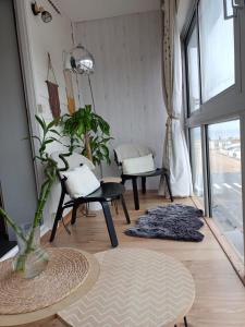 Balkón alebo terasa v ubytovaní Charmant Studio avec vue sur le port et falaises