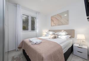 Postel nebo postele na pokoji v ubytování Villa Roko - Luxury Villa 60m from beach!