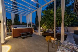 Posezení v ubytování Villa Roko - Luxury Villa 60m from beach!
