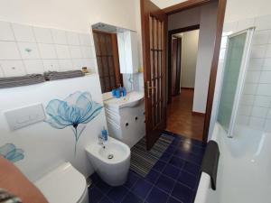 Salle de bains dans l'établissement Appartamento vista panoramica