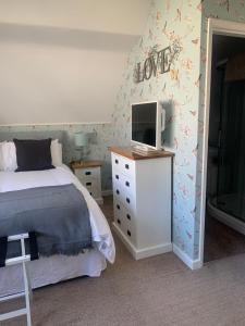 Postel nebo postele na pokoji v ubytování Seaways Cottage Hoylake