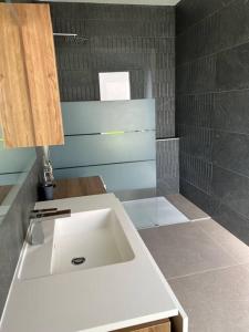 Kúpeľňa v ubytovaní Villa ambrussum Villetelle