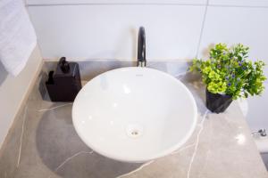 Un baño de Loft com vista para mata!