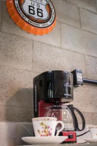 Utensilios para hacer té y café en Loft com vista para mata!
