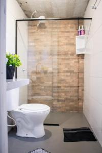 Un baño de Loft com vista para mata!