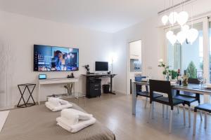Seven Luxury Apartment Parioli tesisinde bir televizyon ve/veya eğlence merkezi